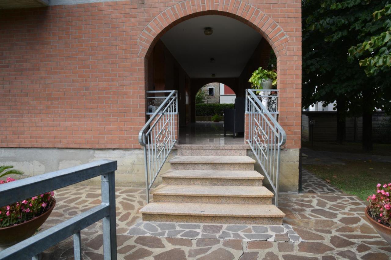 Villa Ferrari Oriella Solignano Nuovo Exterior photo